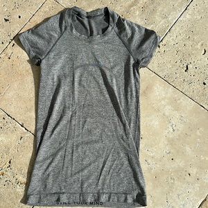 Lululemon swiftly tech short sleeve shirt.